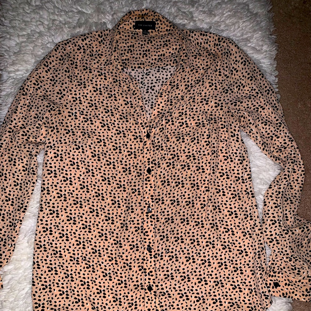 The Limited a must have 🧡💛 casual dress blouse that will go far in any season